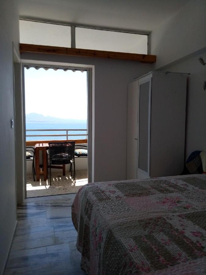 Atlas Apartment With Private Beach And Seaview Loutráki Dış mekan fotoğraf