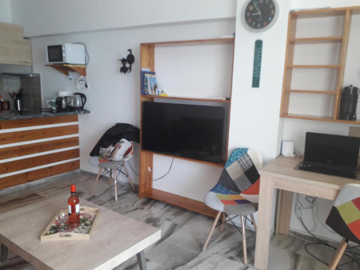Atlas Apartment With Private Beach And Seaview Loutráki Dış mekan fotoğraf
